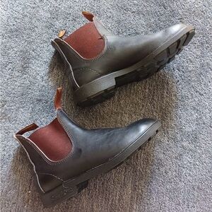 Blundstone Dark Brown and Burgundy Boots